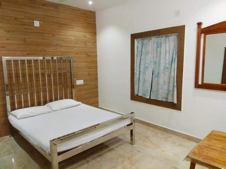 Premier Tourist Home Kizhake Chālakudi Exterior foto